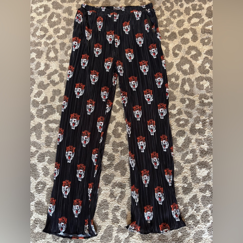 Dressed in LaLa All-Over Pleated Oversized Bengals Pants SZ L Black/Orange
